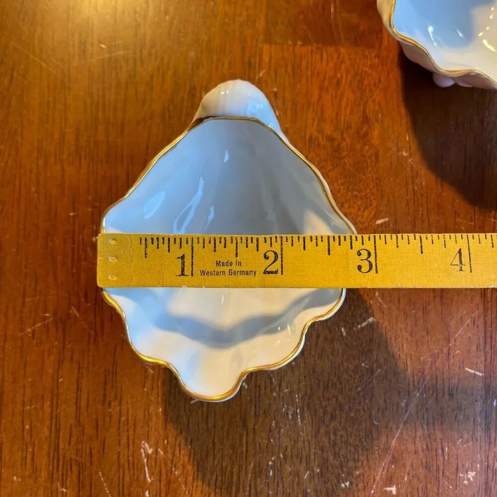 The Met Porcelain Oyster Serving Cups Footed Elegant MMA Party Entertain Serving
